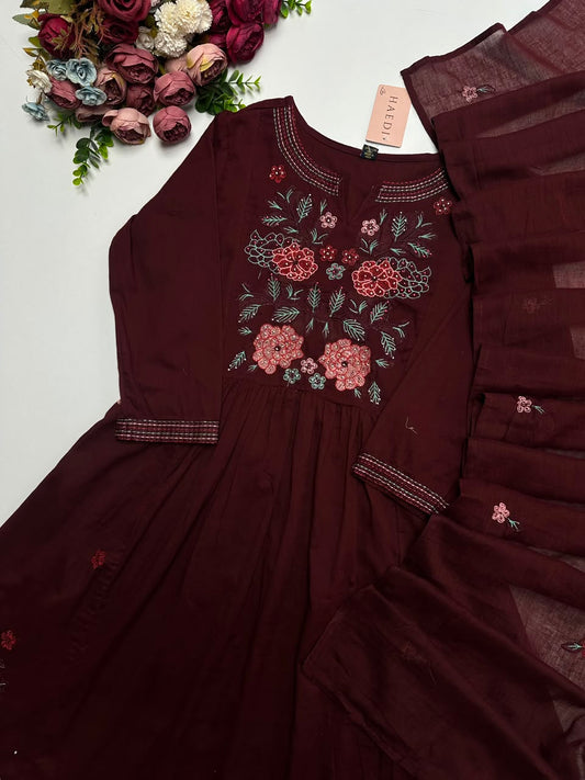 20957 Beautiful embroidered suit