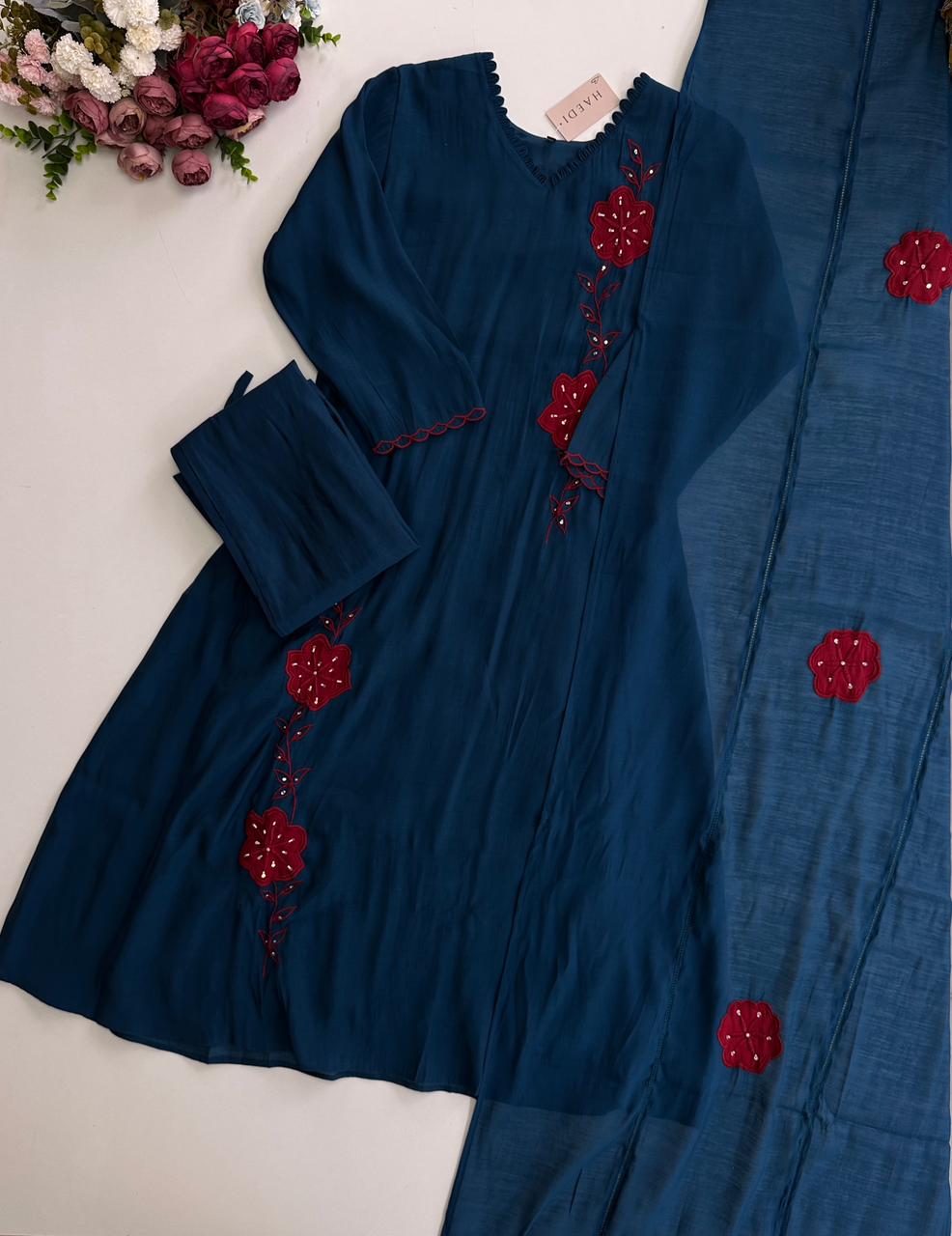 20982 Beautiful Aline suit