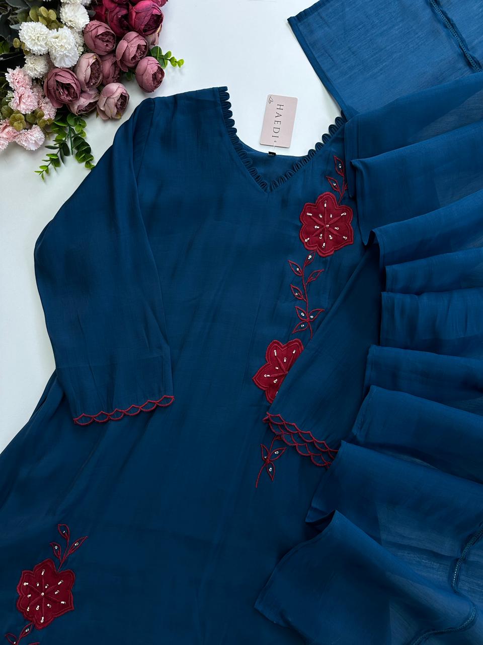 20982 Beautiful Aline suit