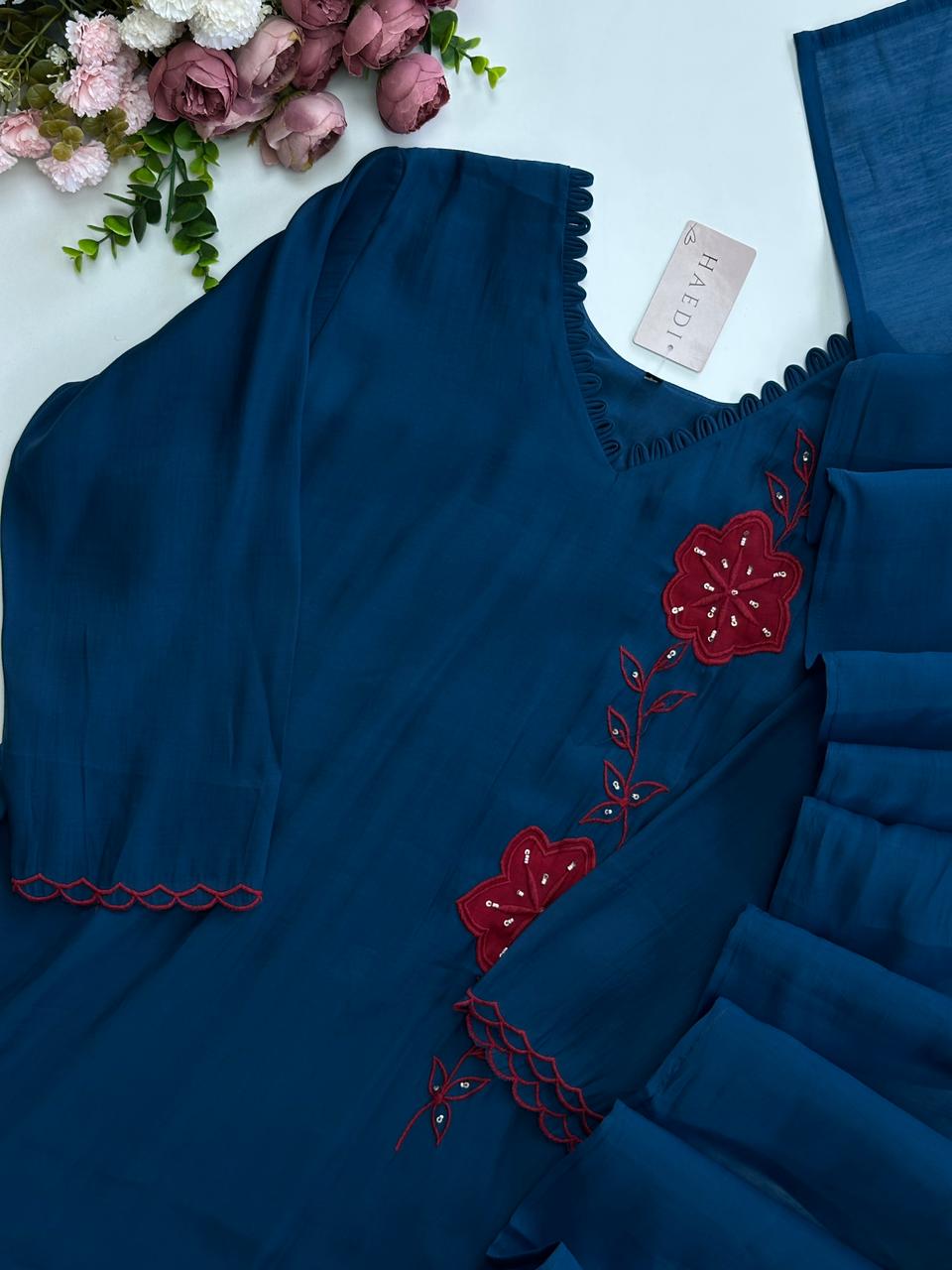 20982 Beautiful Aline suit