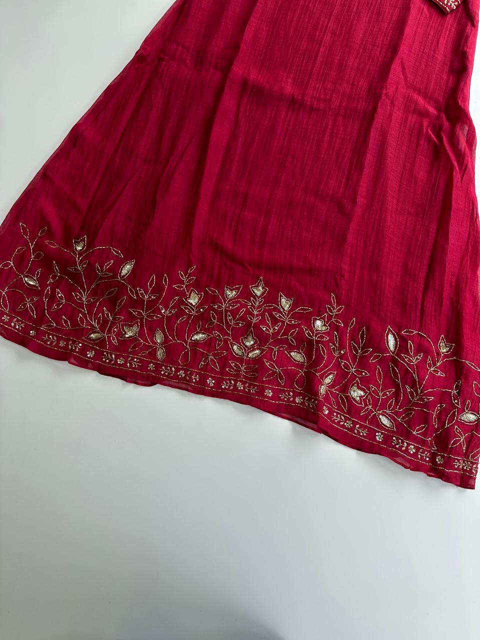 21025/CMD 58773 Beautiful malai chanderi suit