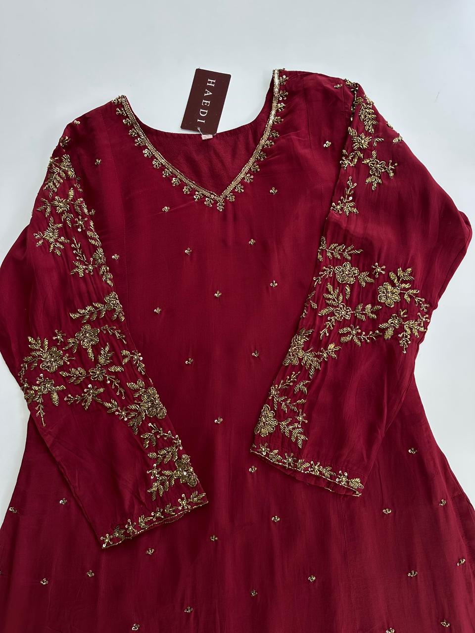 21137 Beautiful handworked suit