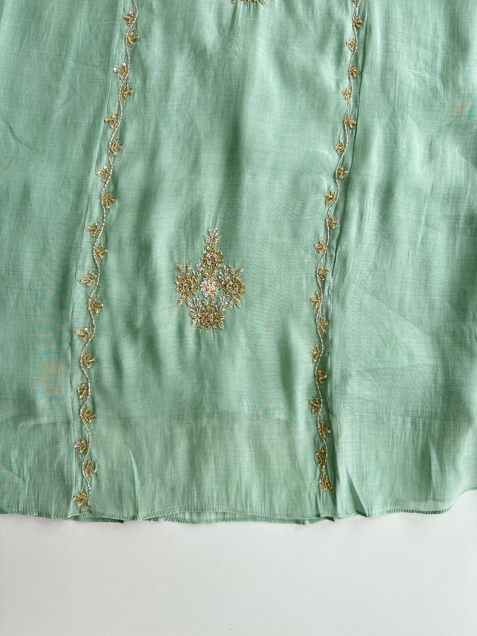 21135 / CMD 58864 Beautiful handworked suit