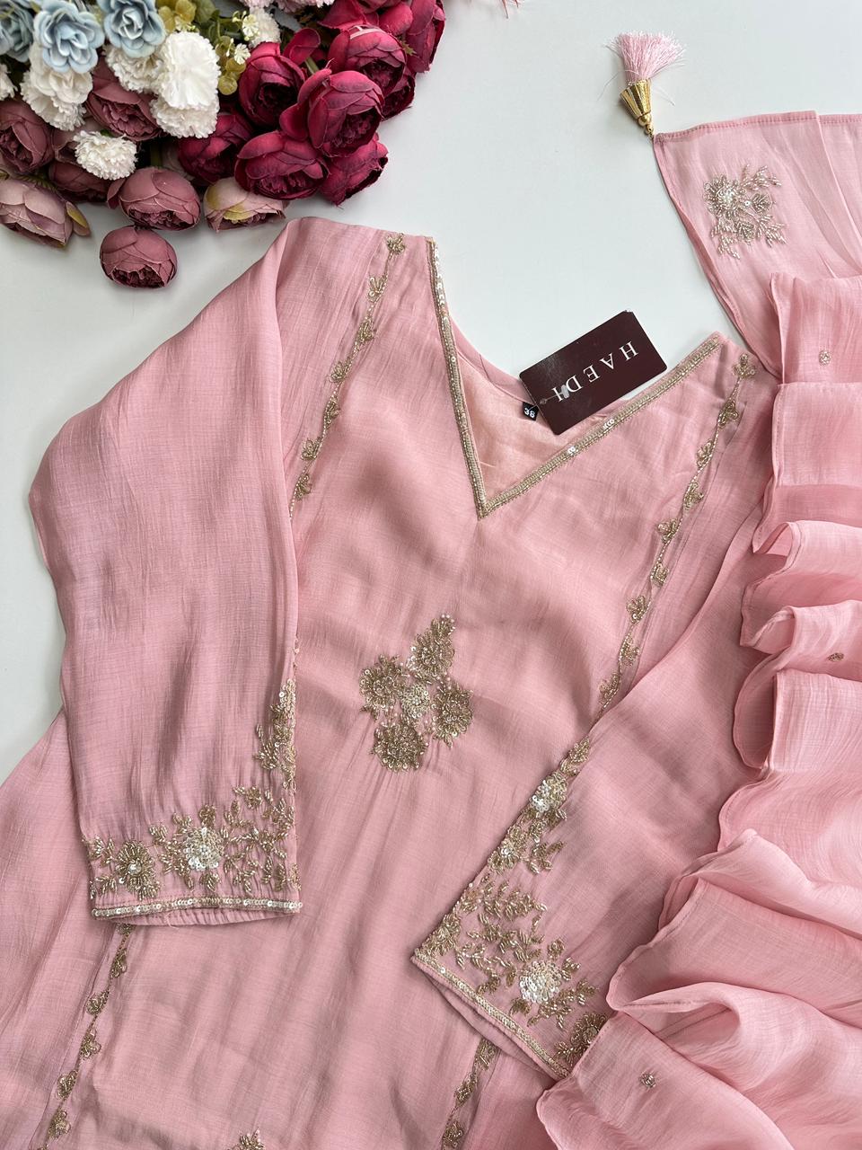 21135 / CMD 58864 Beautiful handworked suit