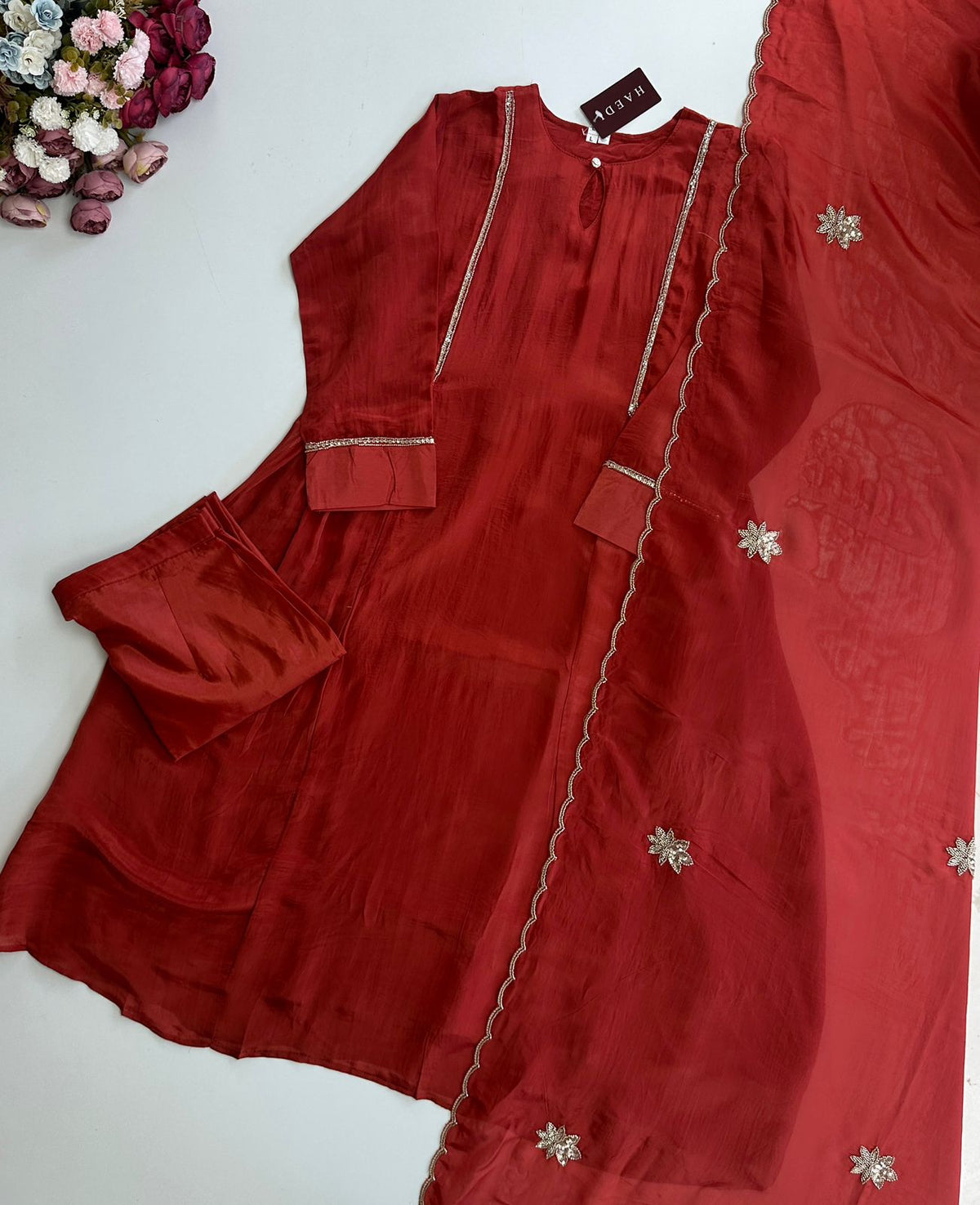 21133 beautiful handworked suit