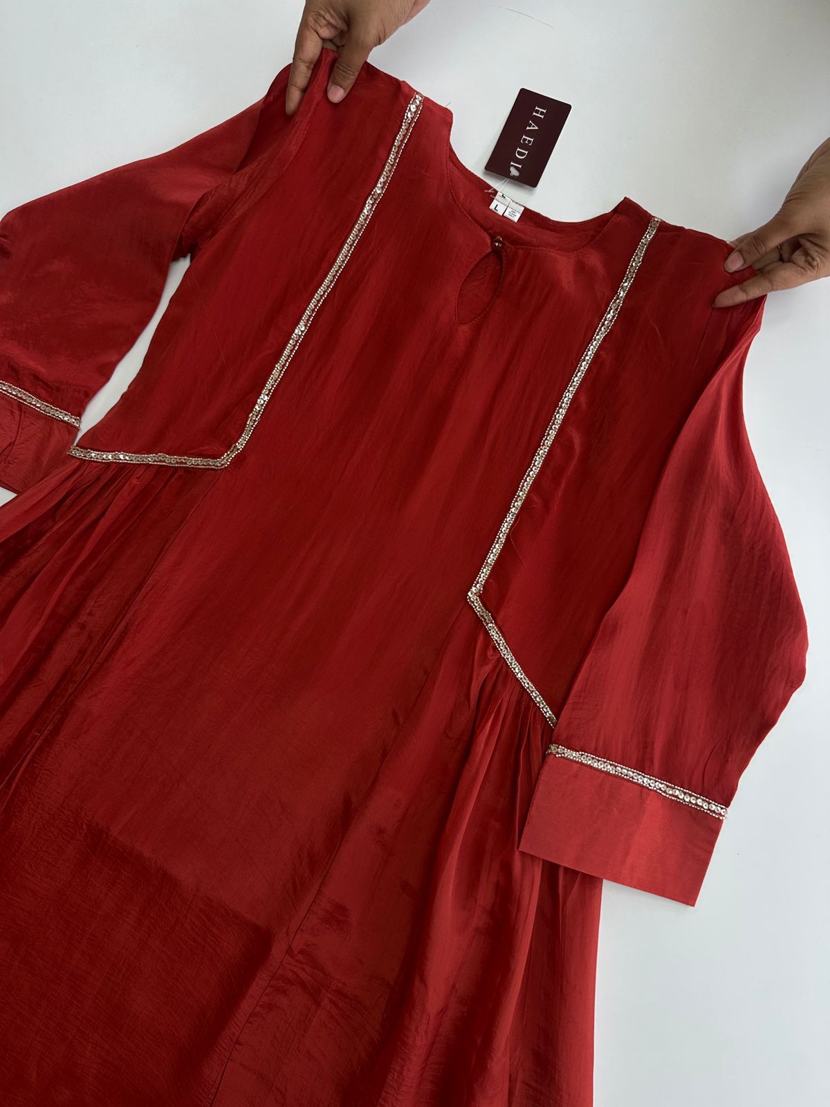 21133 beautiful handworked suit