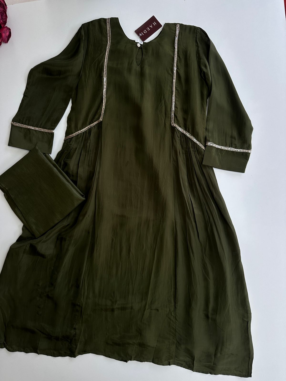 21133 beautiful handworked suit