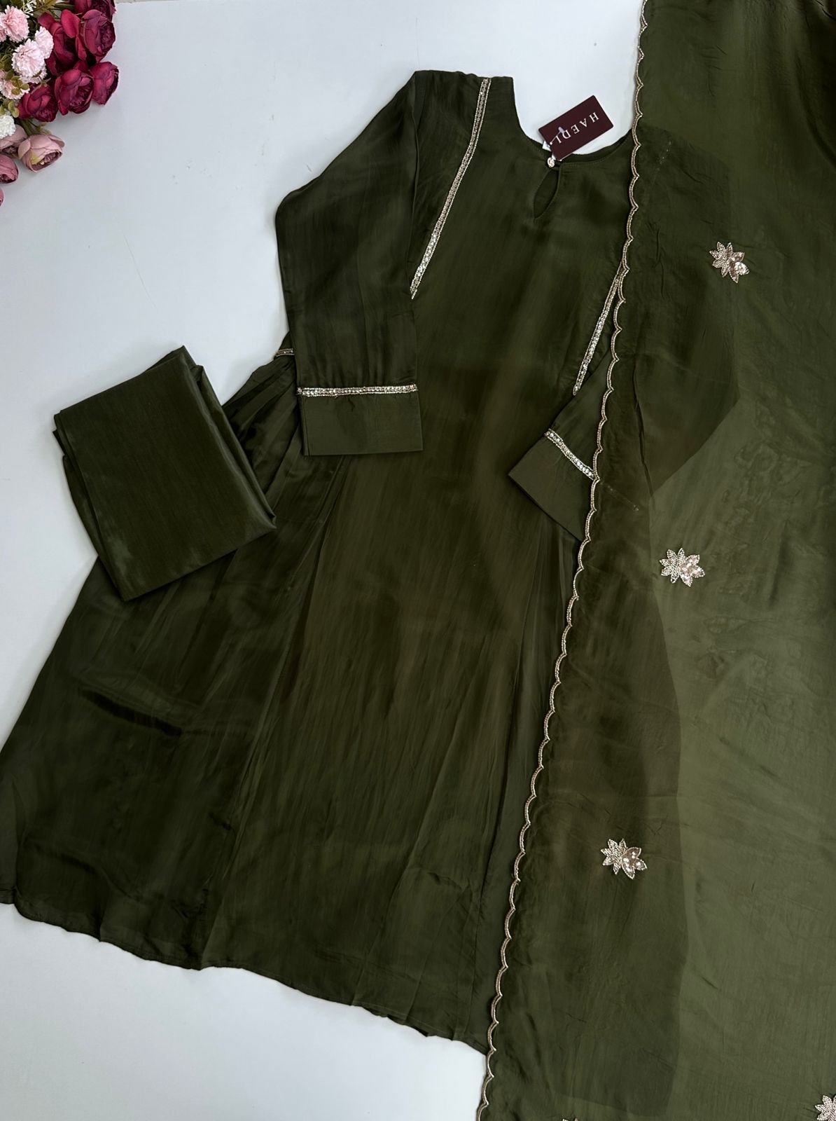21133 beautiful handworked suit