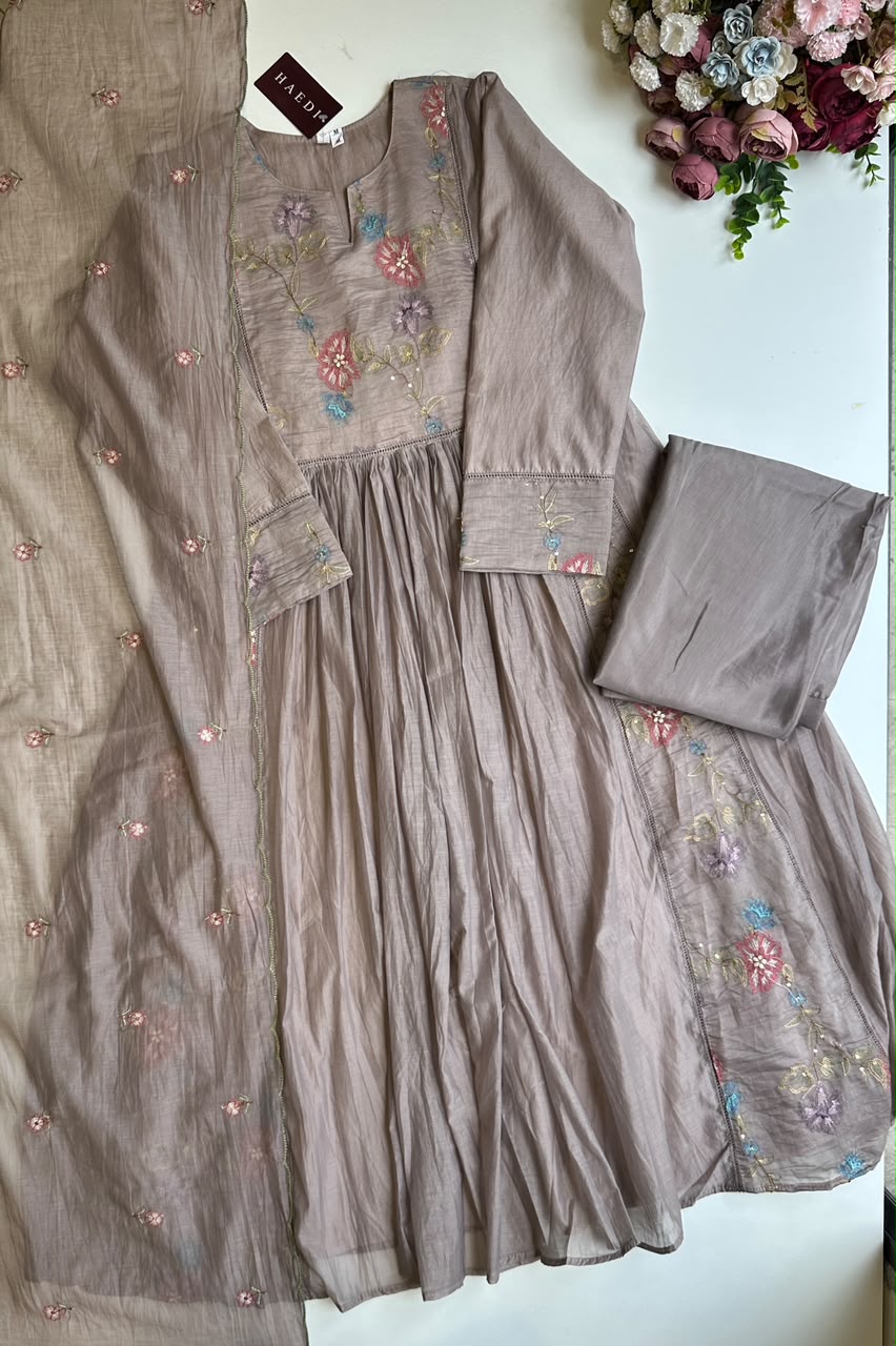 21129 Beautiful embroidered suit