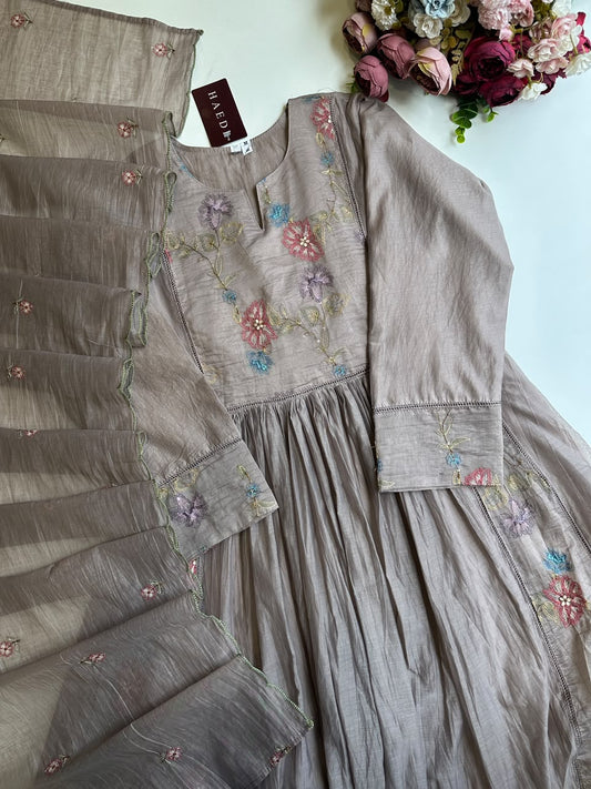 21129 Beautiful embroidered suit
