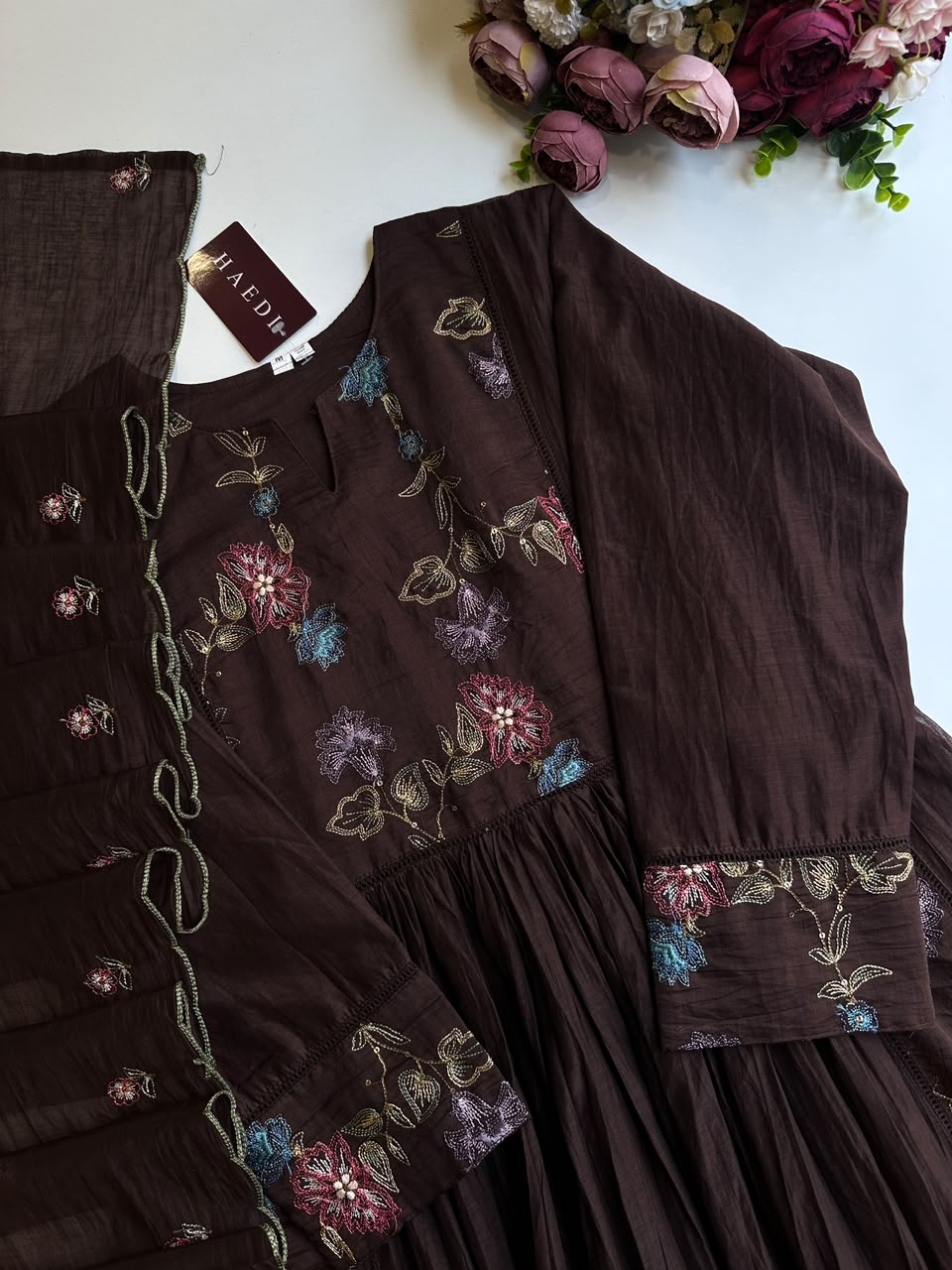 21129 Beautiful embroidered suit