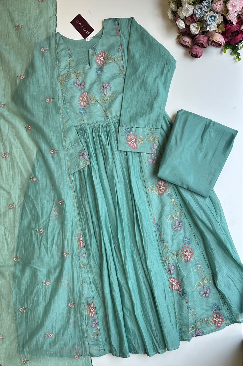 21129 Beautiful embroidered suit
