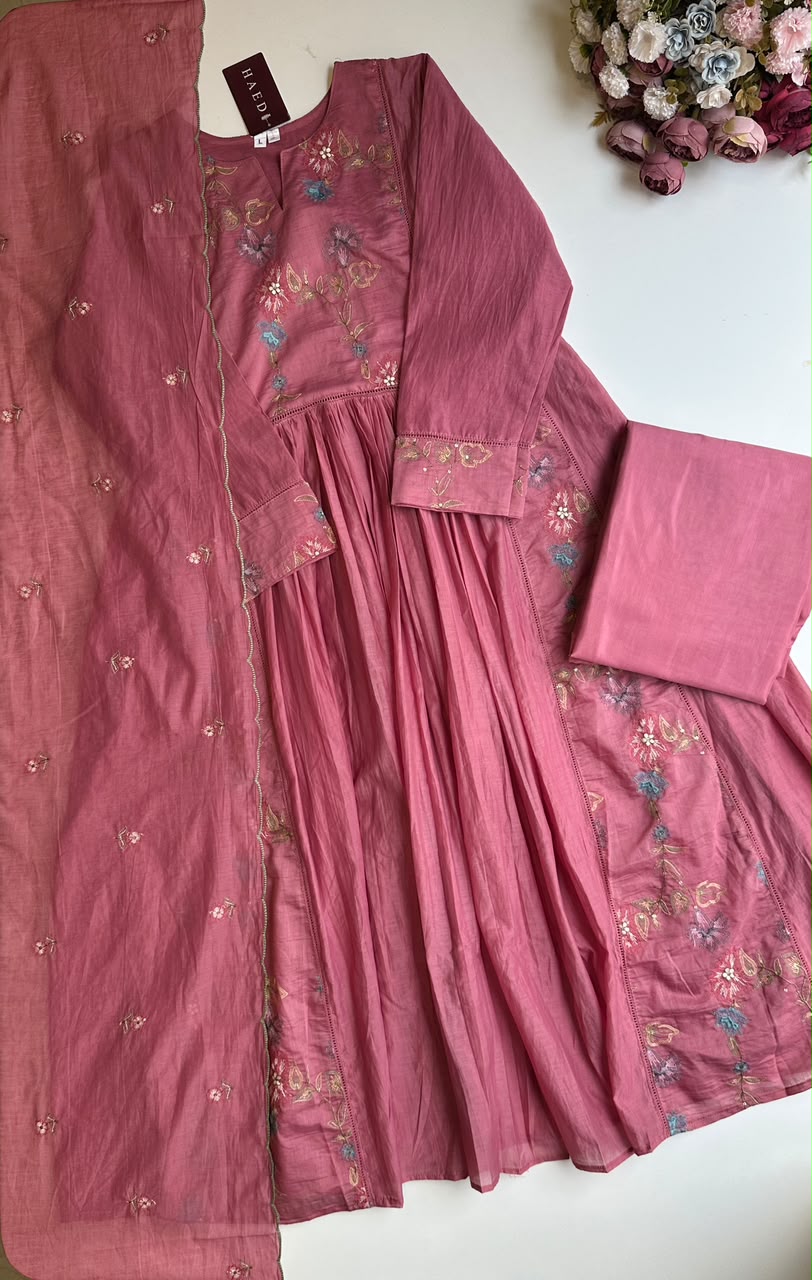 21129 Beautiful embroidered suit