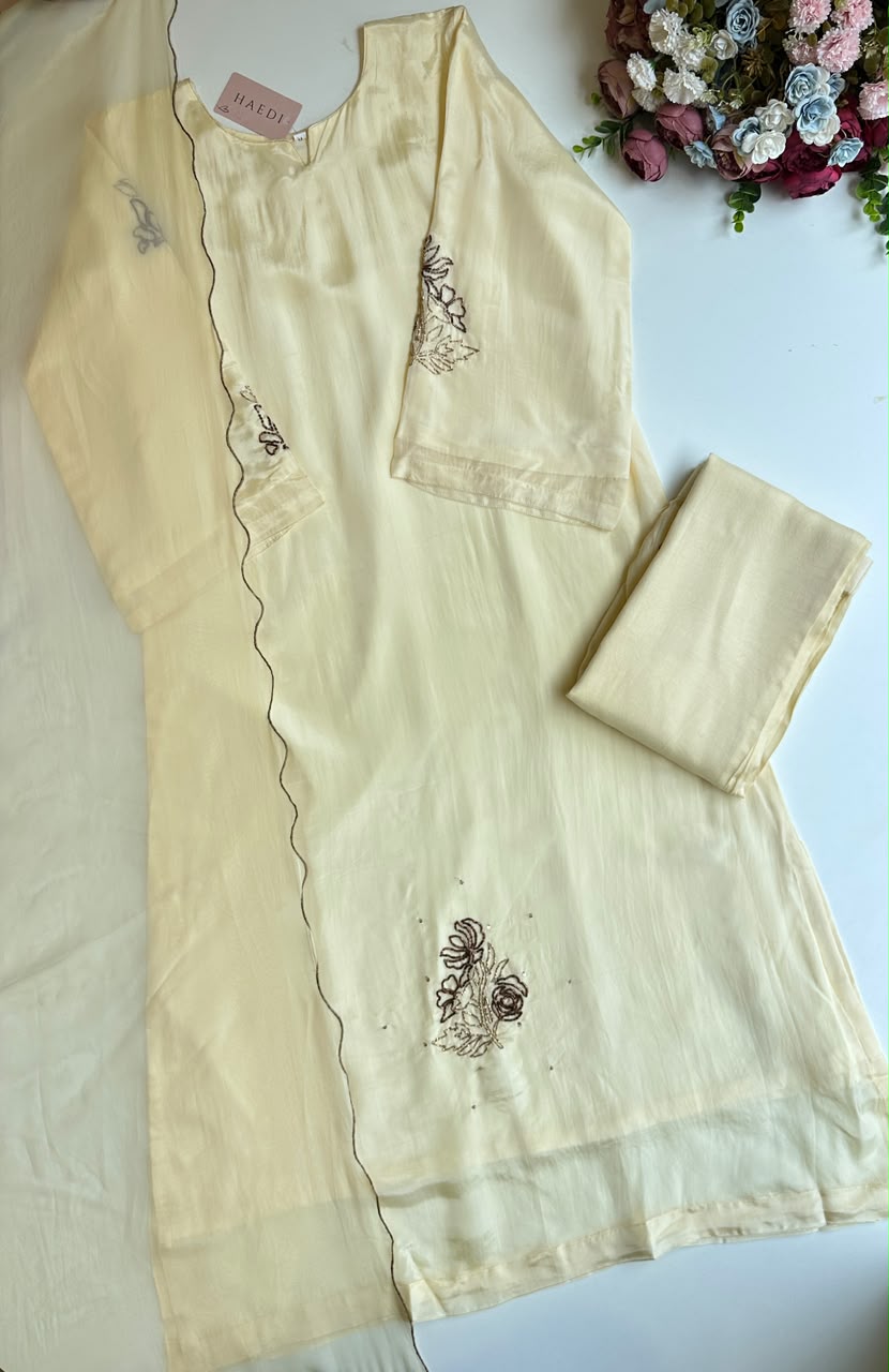 21173 Beautiful designer suit