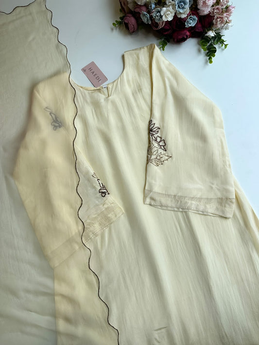 21173 Beautiful designer suit