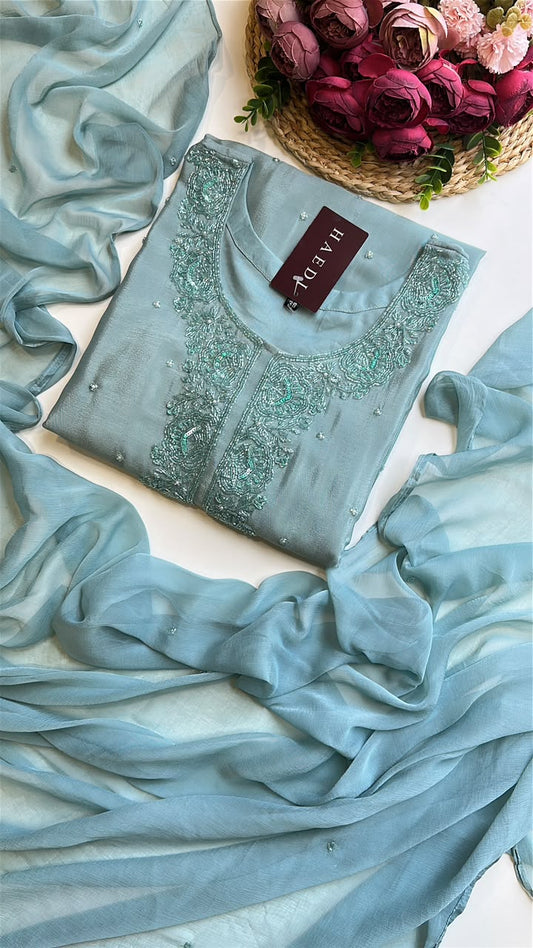 21186 Beautiful partyear suit