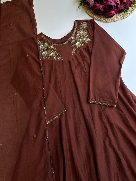 21193 Beautiful partywear suit