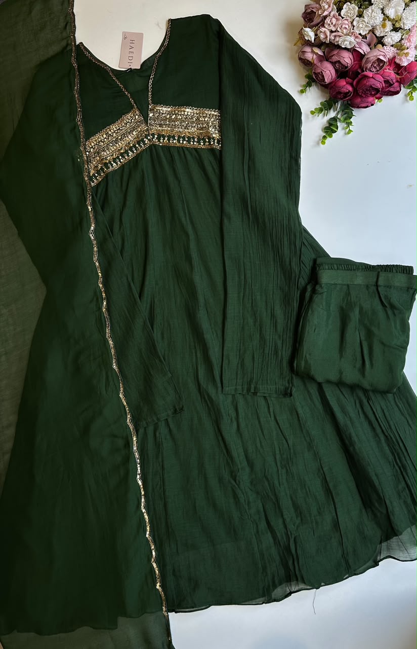 21191 Beautiful partywear suit