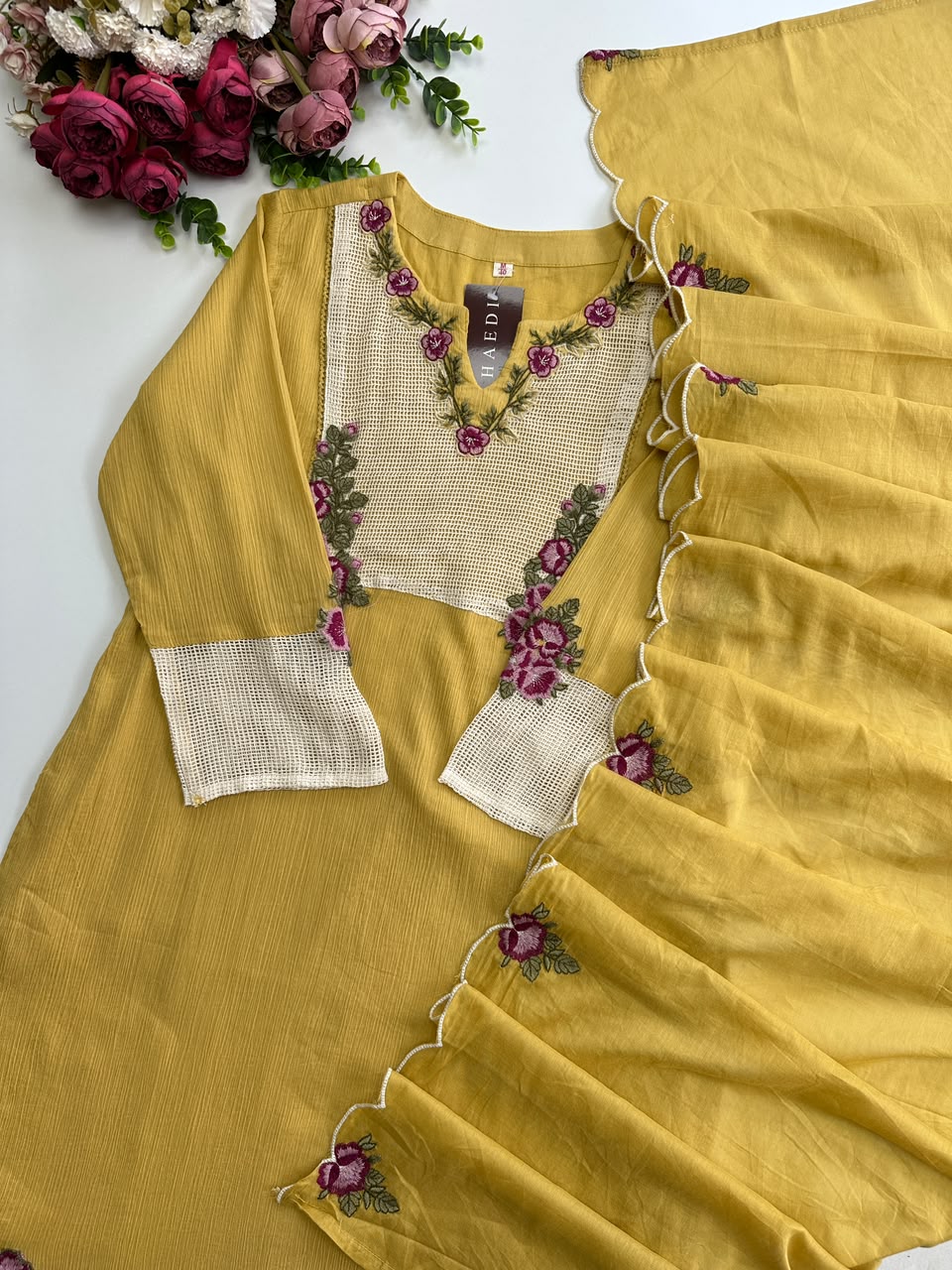 21236 Beautiful embroidered suit