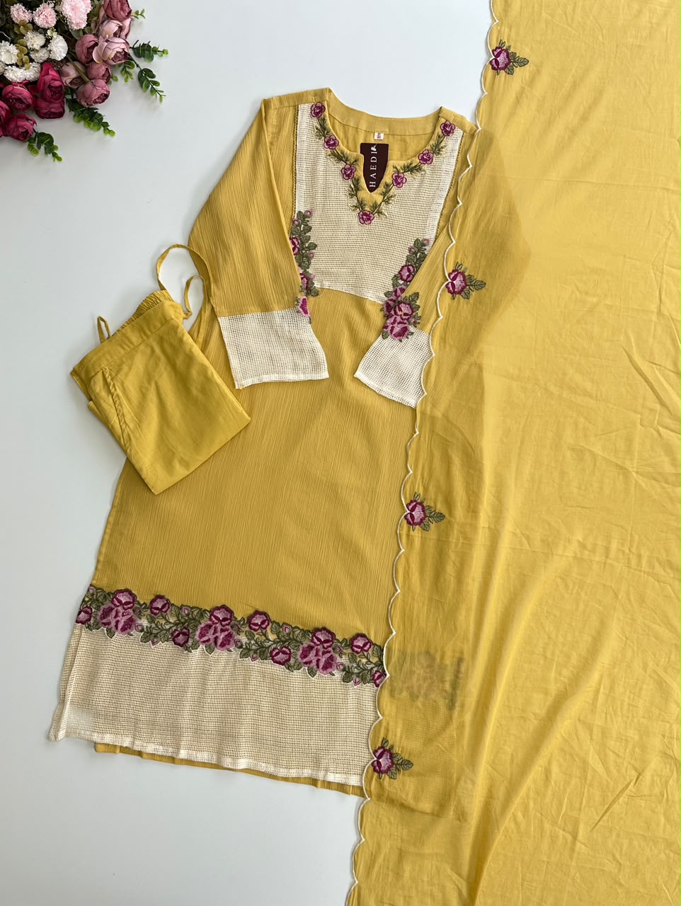 21236 Beautiful embroidered suit