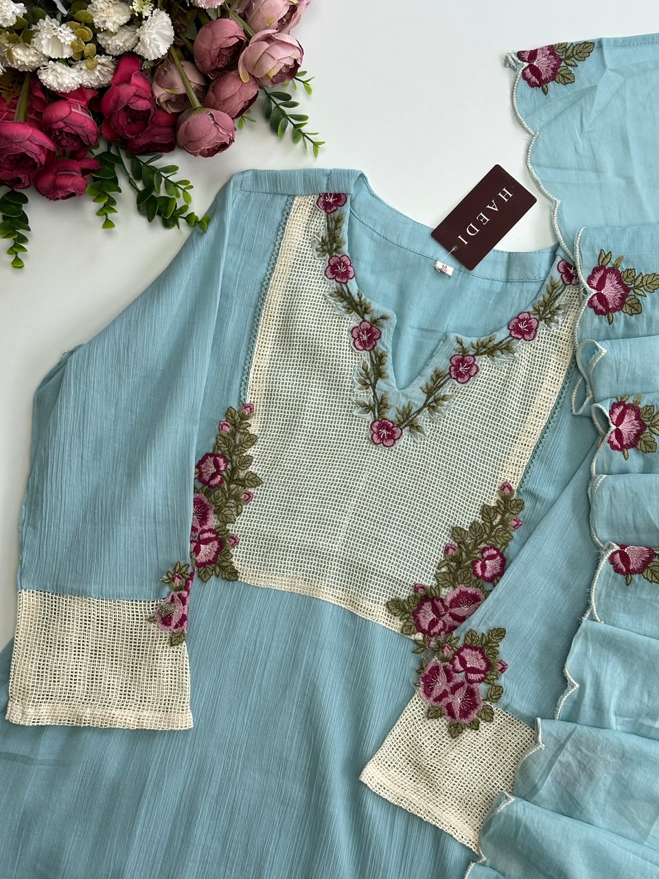 21236 Beautiful embroidered suit