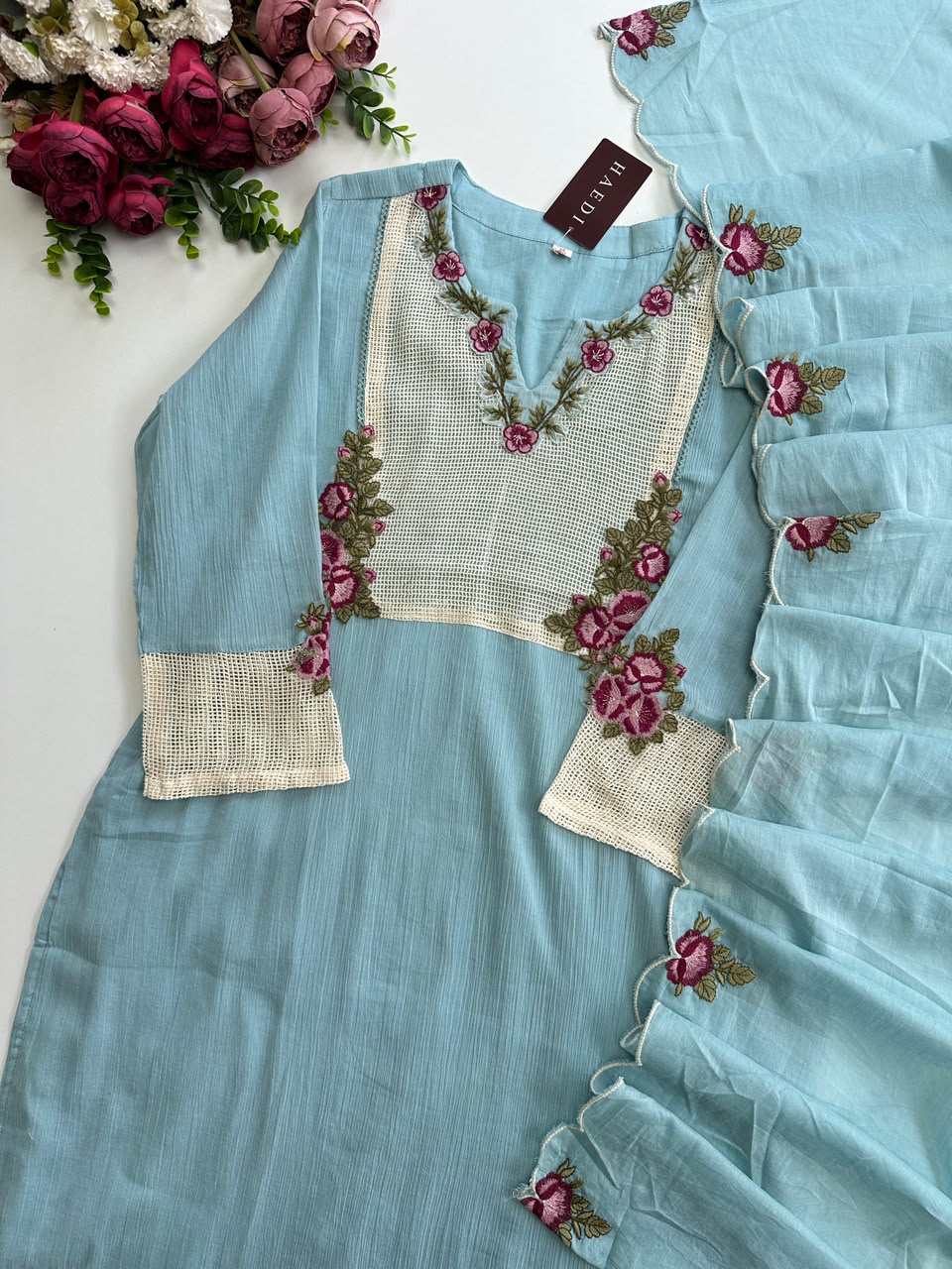 21236 Beautiful embroidered suit