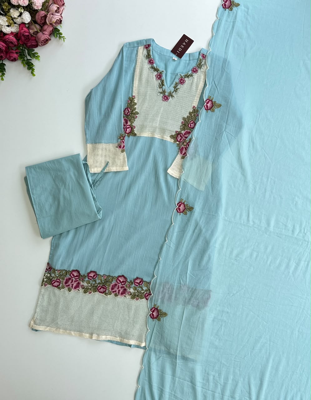 21236 Beautiful embroidered suit