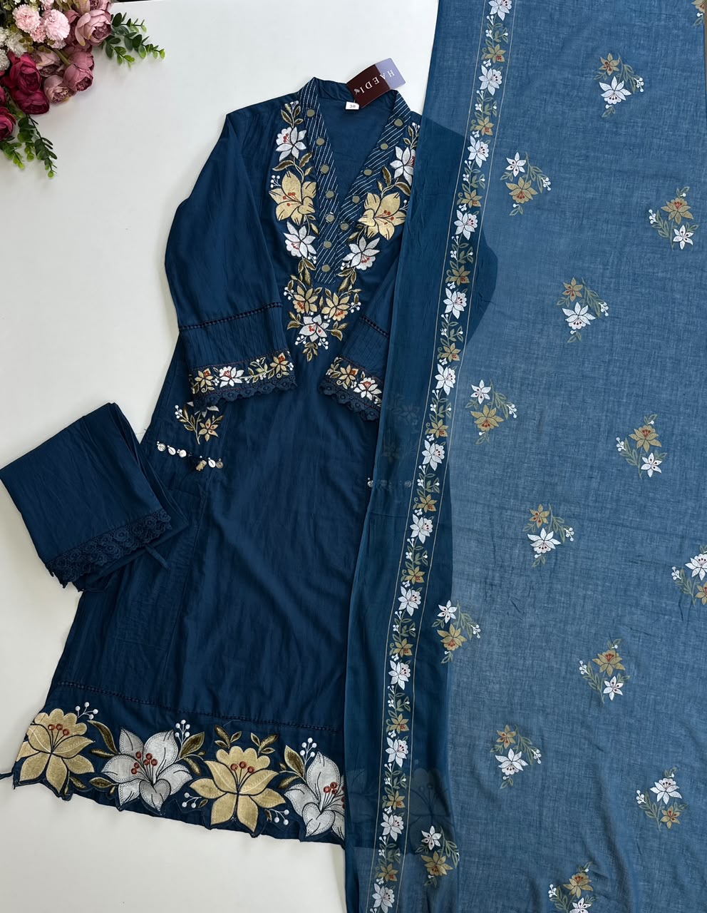 21213 Beautiful embroidered suit