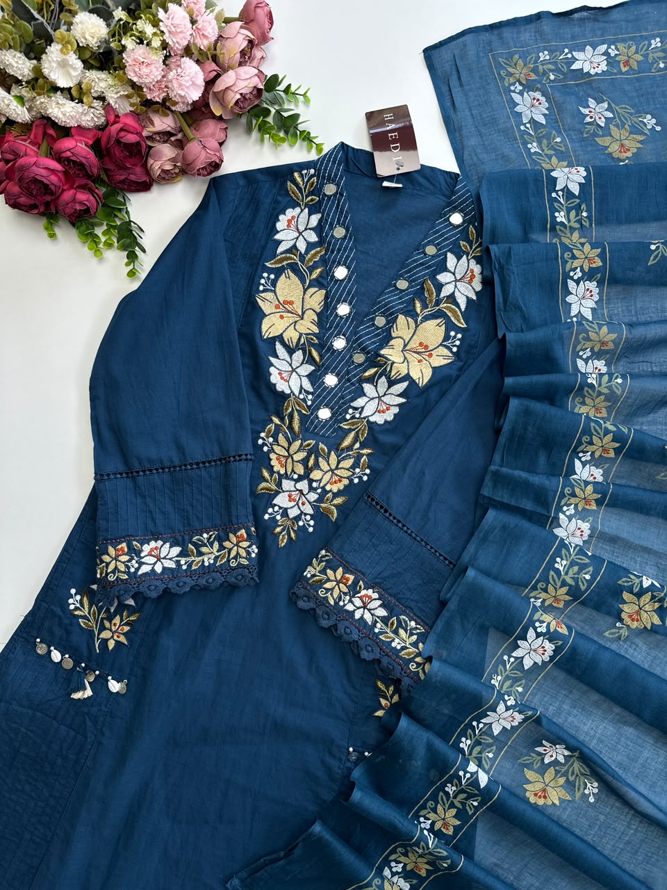 21213 Beautiful embroidered suit