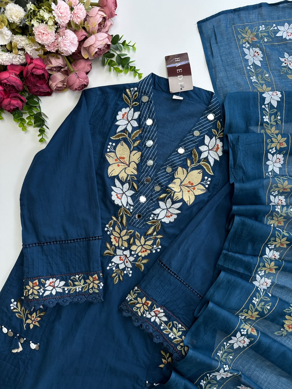 21213 Beautiful embroidered suit