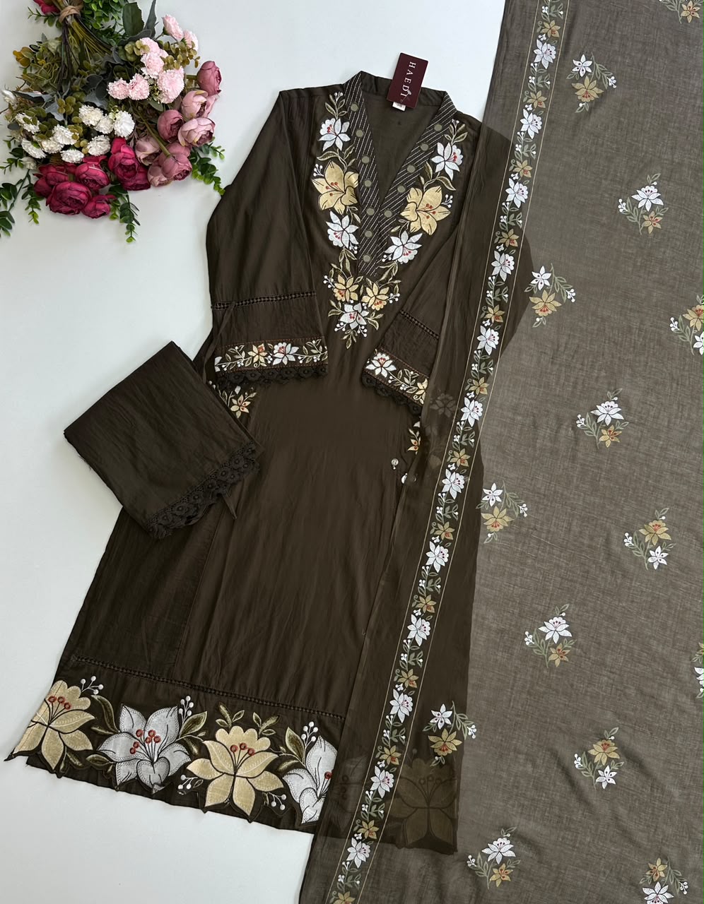 21213 Beautiful embroidered suit