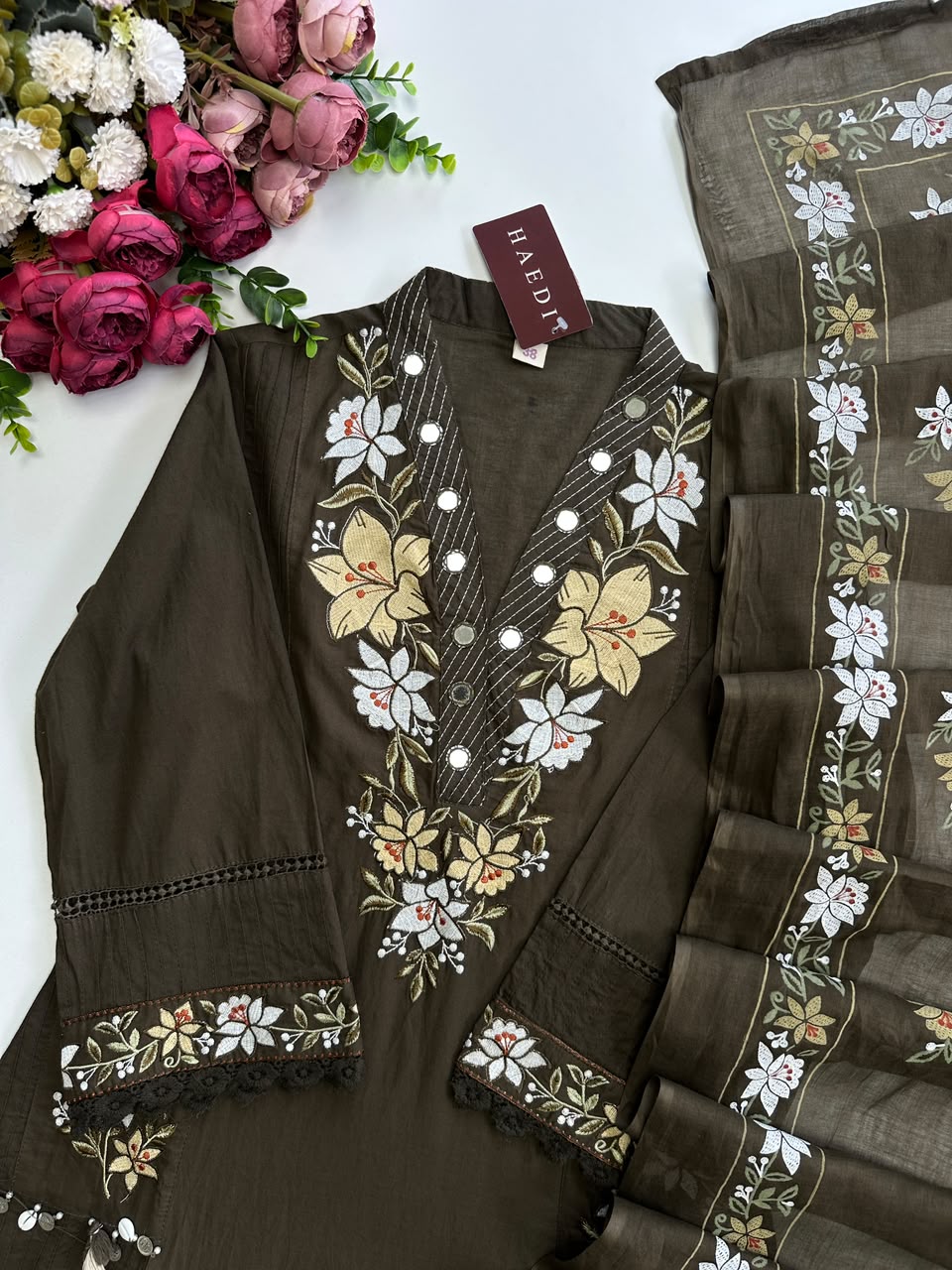 21213 Beautiful embroidered suit