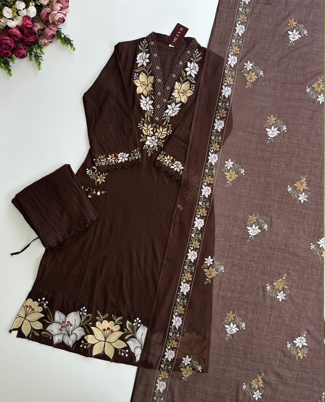 21213 Beautiful embroidered suit