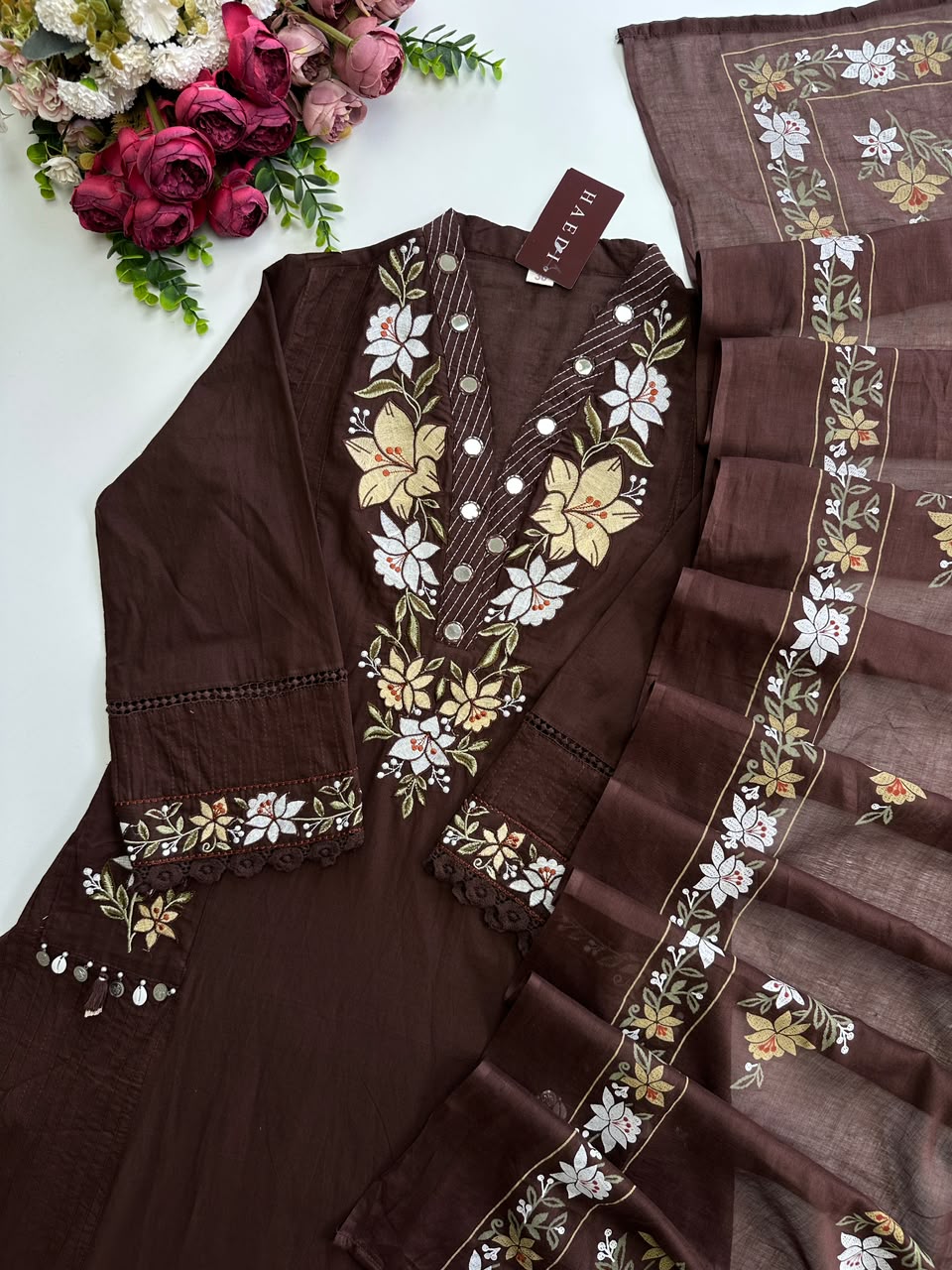 21213 Beautiful embroidered suit