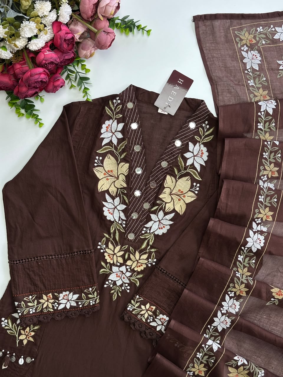 21213 Beautiful embroidered suit