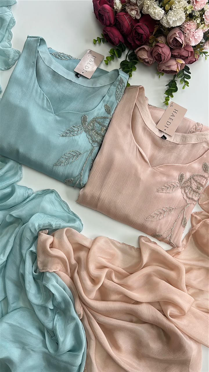 21187 Beautiful partywear suit