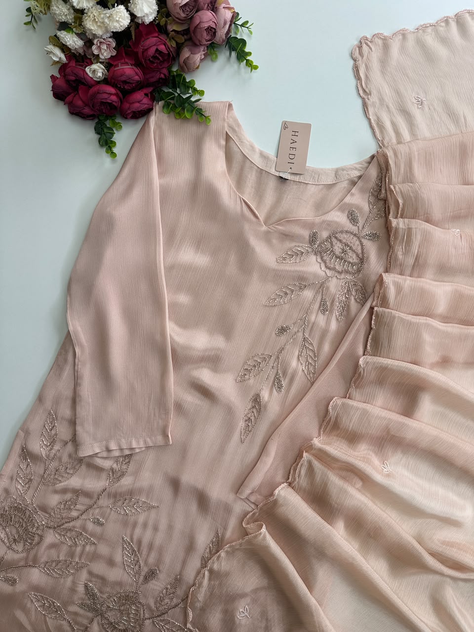 21187 Beautiful partywear suit
