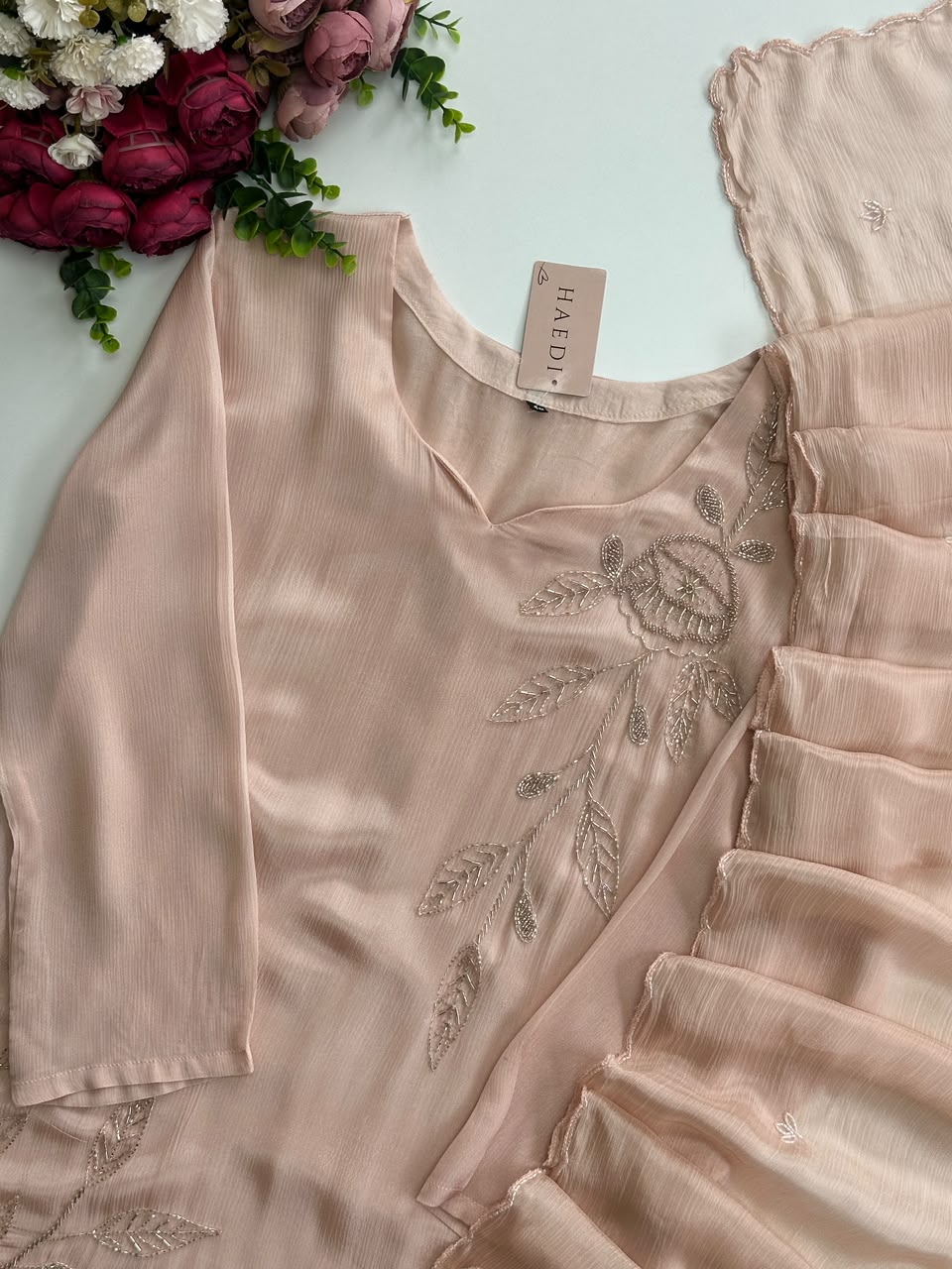 21187 Beautiful partywear suit