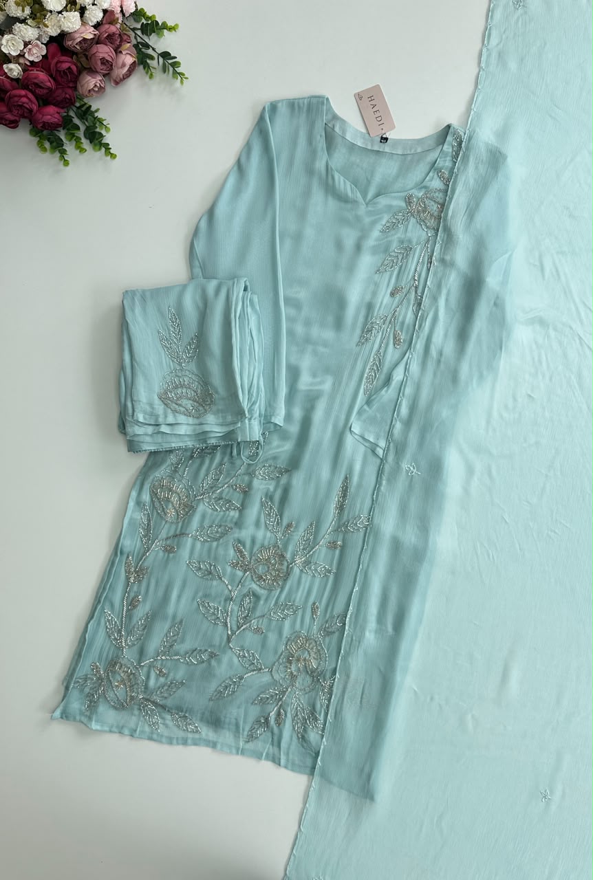 21187 Beautiful partywear suit
