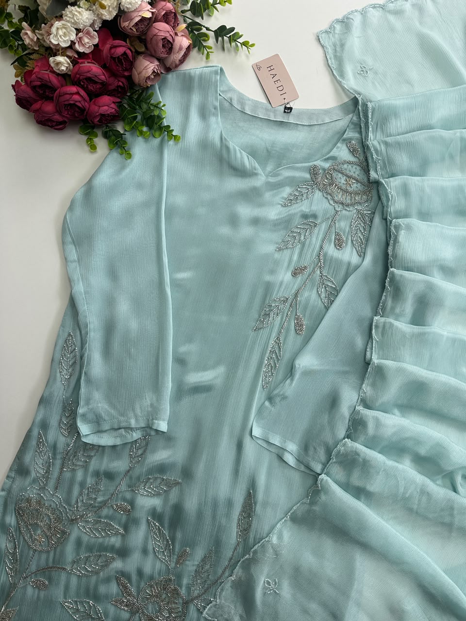 21187 Beautiful partywear suit