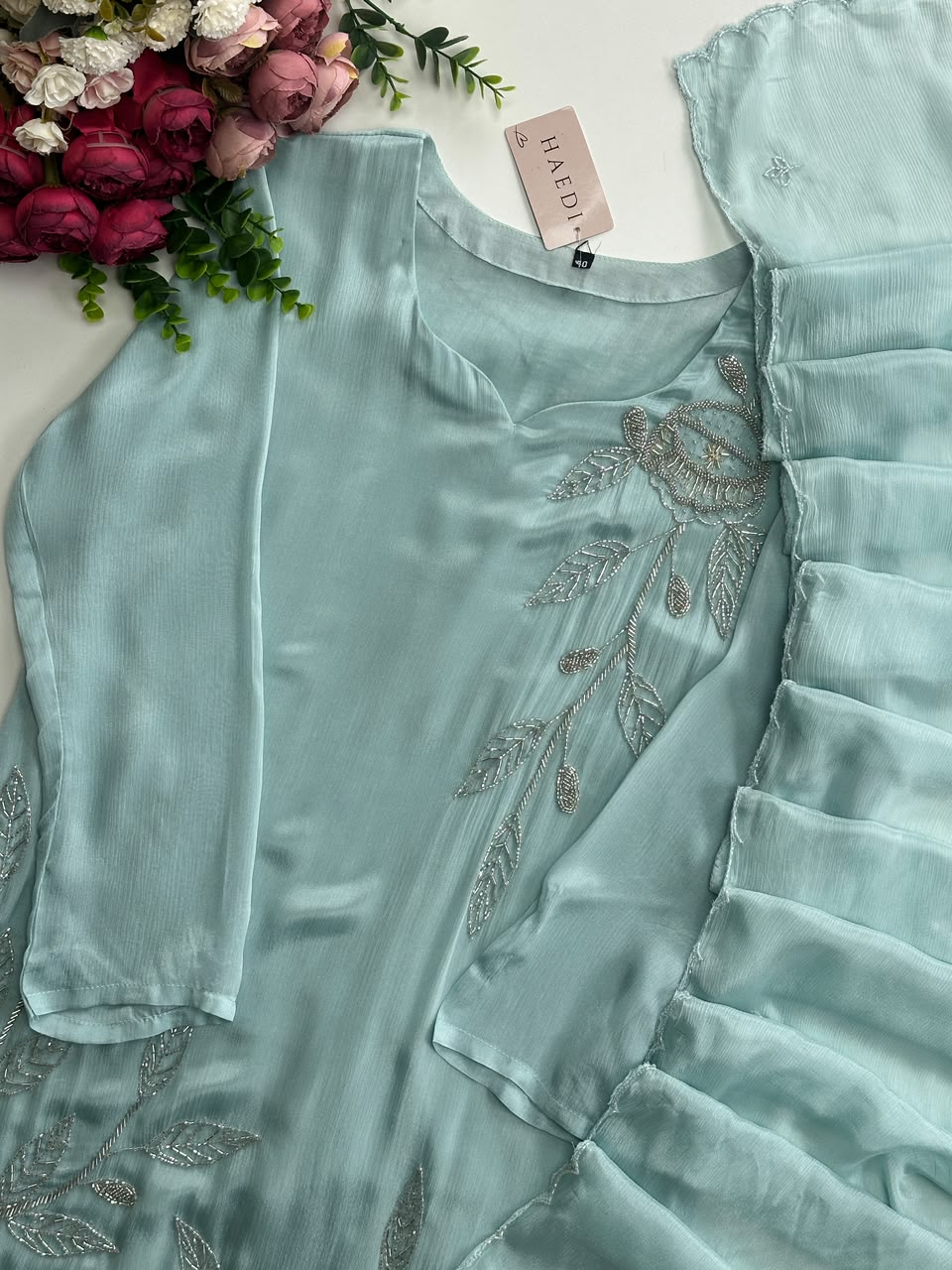 21187 Beautiful partywear suit