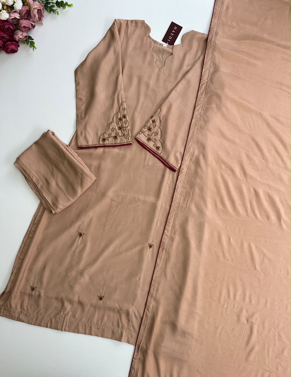 21249 Beautiful partywear suit