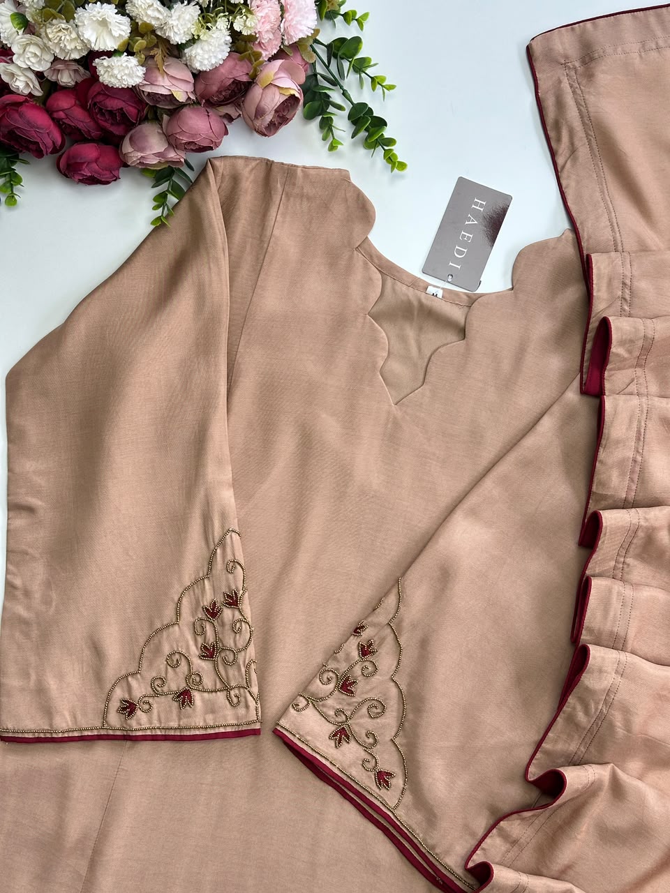 21249 Beautiful partywear suit