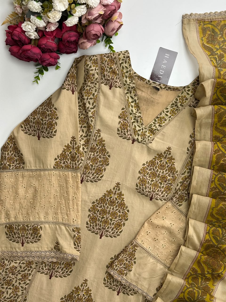 21242 Beautiful cotton suit with pakistani sleeves