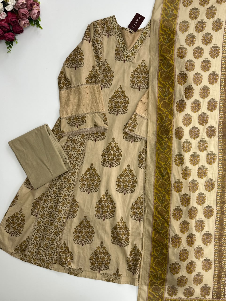 21242 Beautiful cotton suit with pakistani sleeves