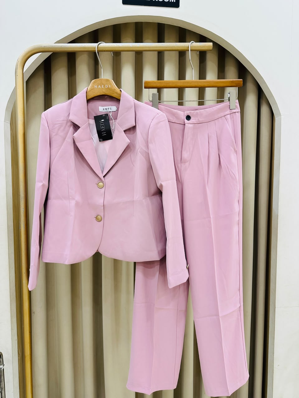 16267 Beautiful coat and suit