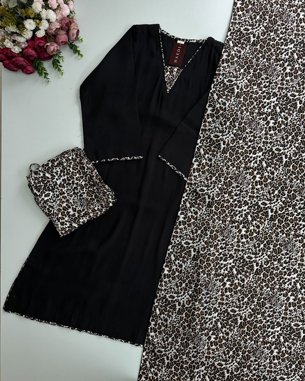 21343 Beautiful suit in animal print