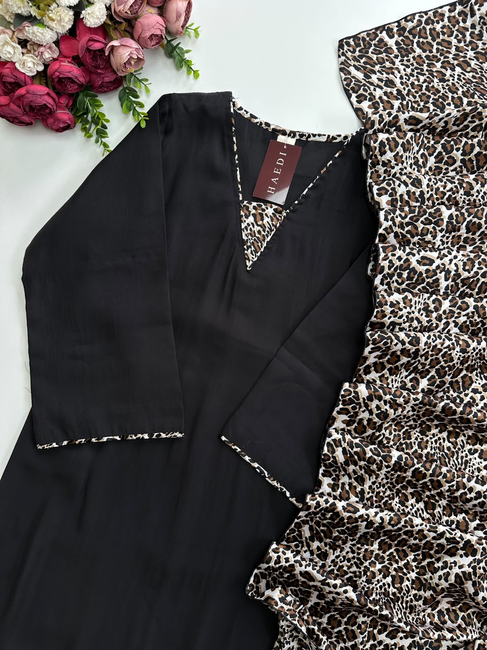 21343 Beautiful suit in animal print