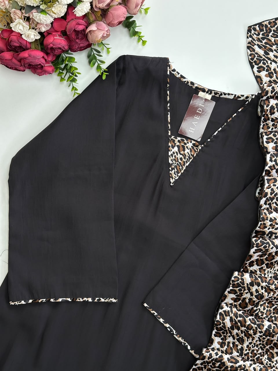21343 Beautiful suit in animal print