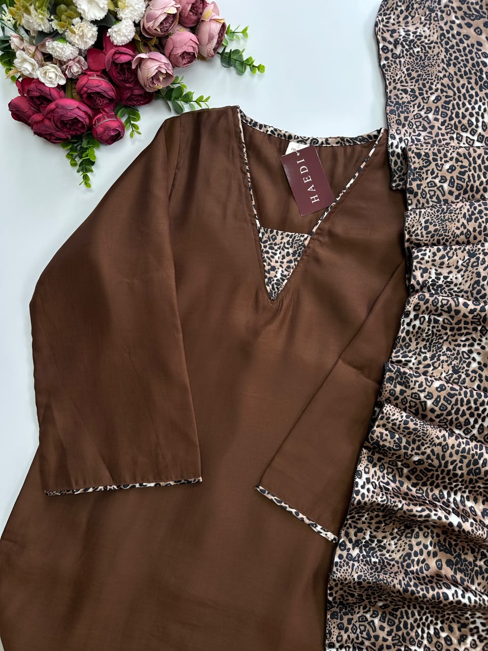 21343 Beautiful suit in animal print